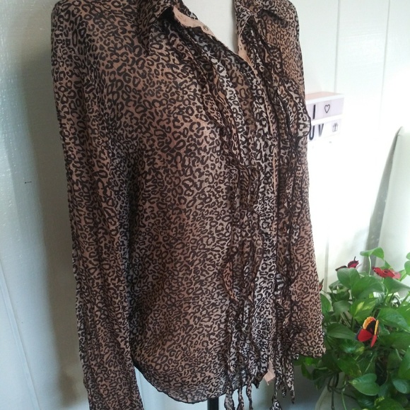 Animal Print Ruffled Blouse - Picture 4 of 8